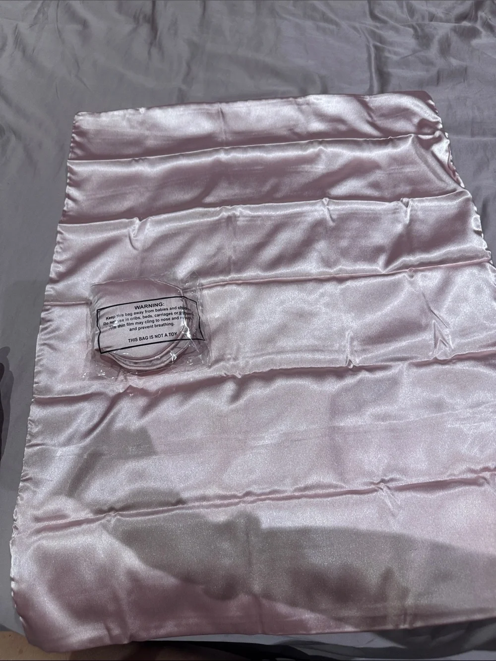 Silky Pink Satin Pillowcase + eyeshade - Unbranded